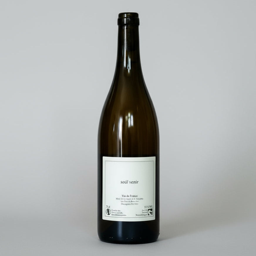 A bottle of Soul Venir wine with a label that includes the brand name and the text 'Aujourd'hui c'est un moment de tranquillite' on a plain background.